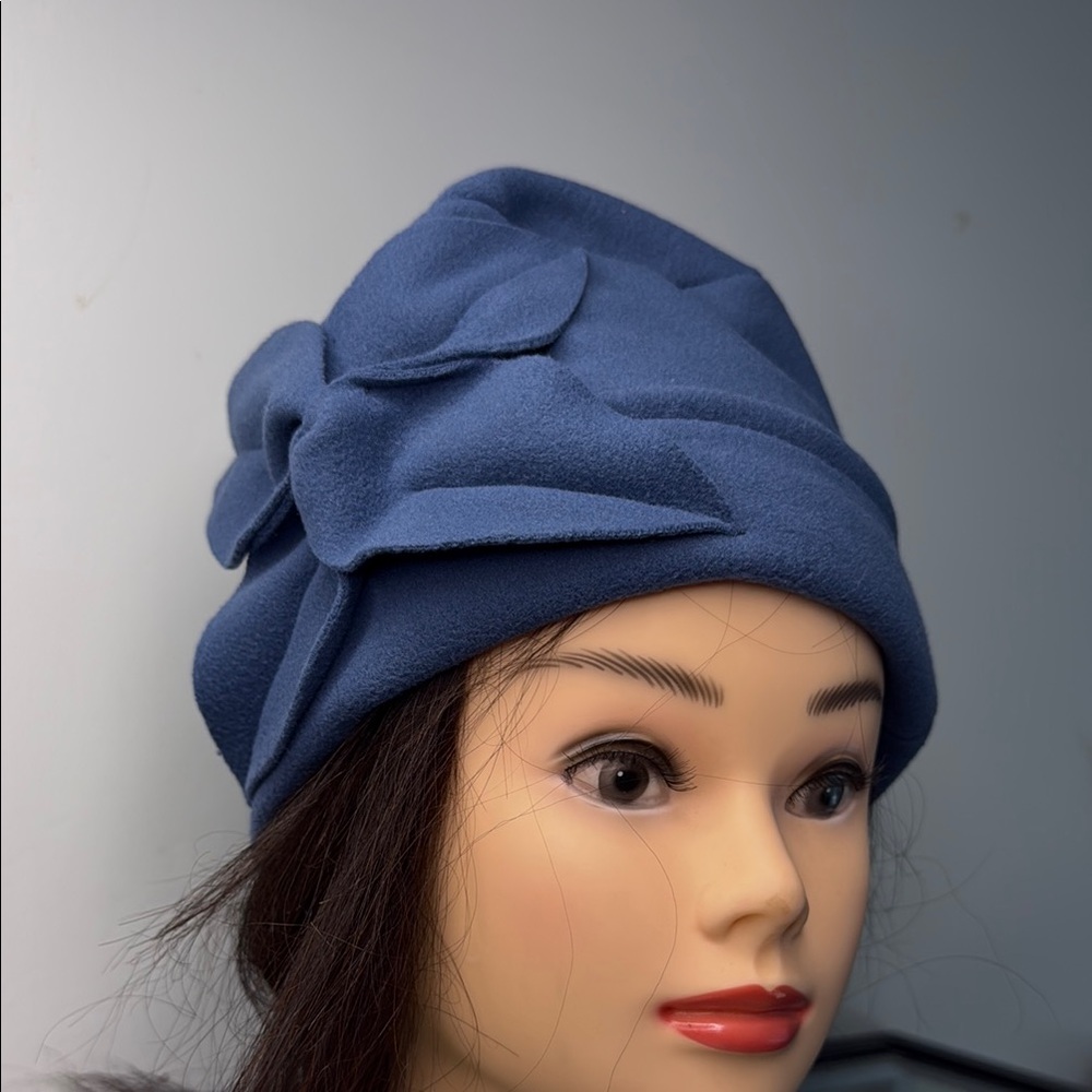 Blue hat like new